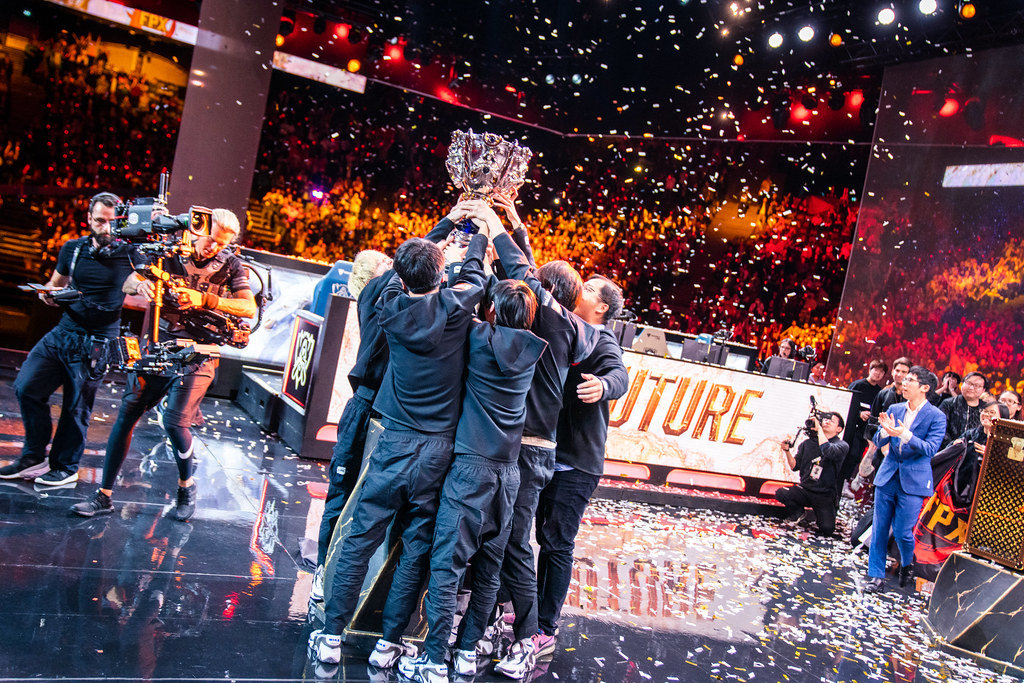 HLE零封T1晋级全球总决赛，Viper斯莫德三局统治表现锁定胜者组决赛